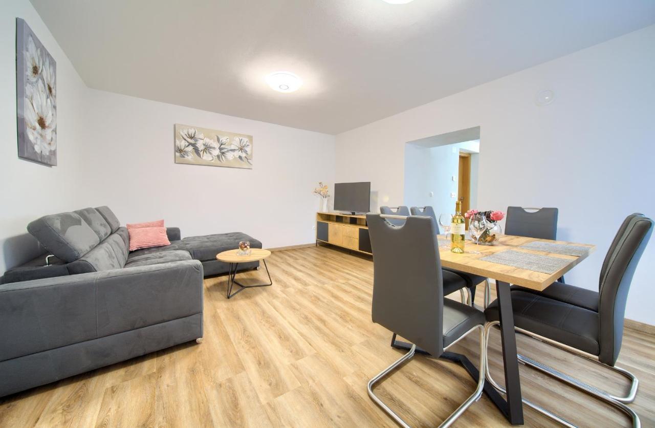 Apartment Mladen *